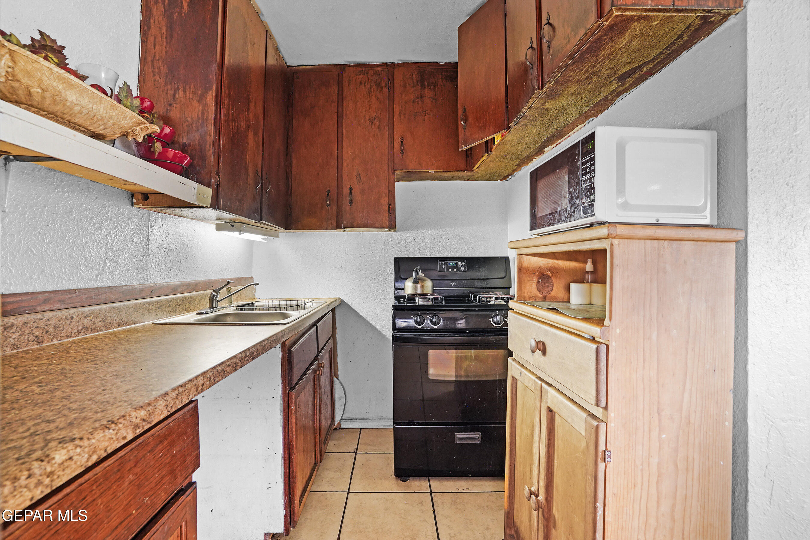 146 Croom Road El Paso, TX 79915 - Photo 40 of 54 a kitchen with stainless steel appliances granite countertop a sink stove and cabinets