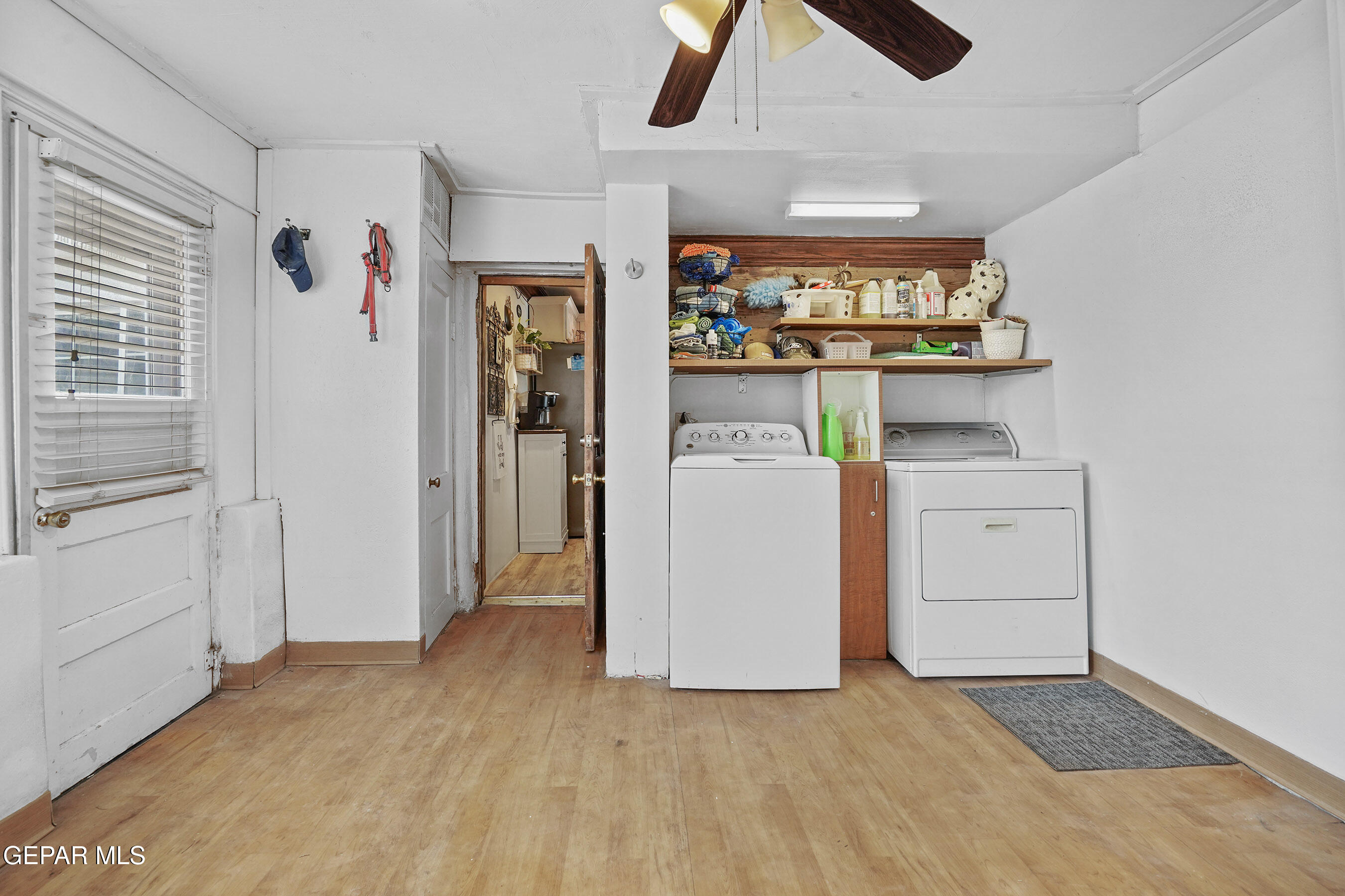 146 Croom Road El Paso, TX 79915 - Photo 45 of 54 a view of kitchen and utility room