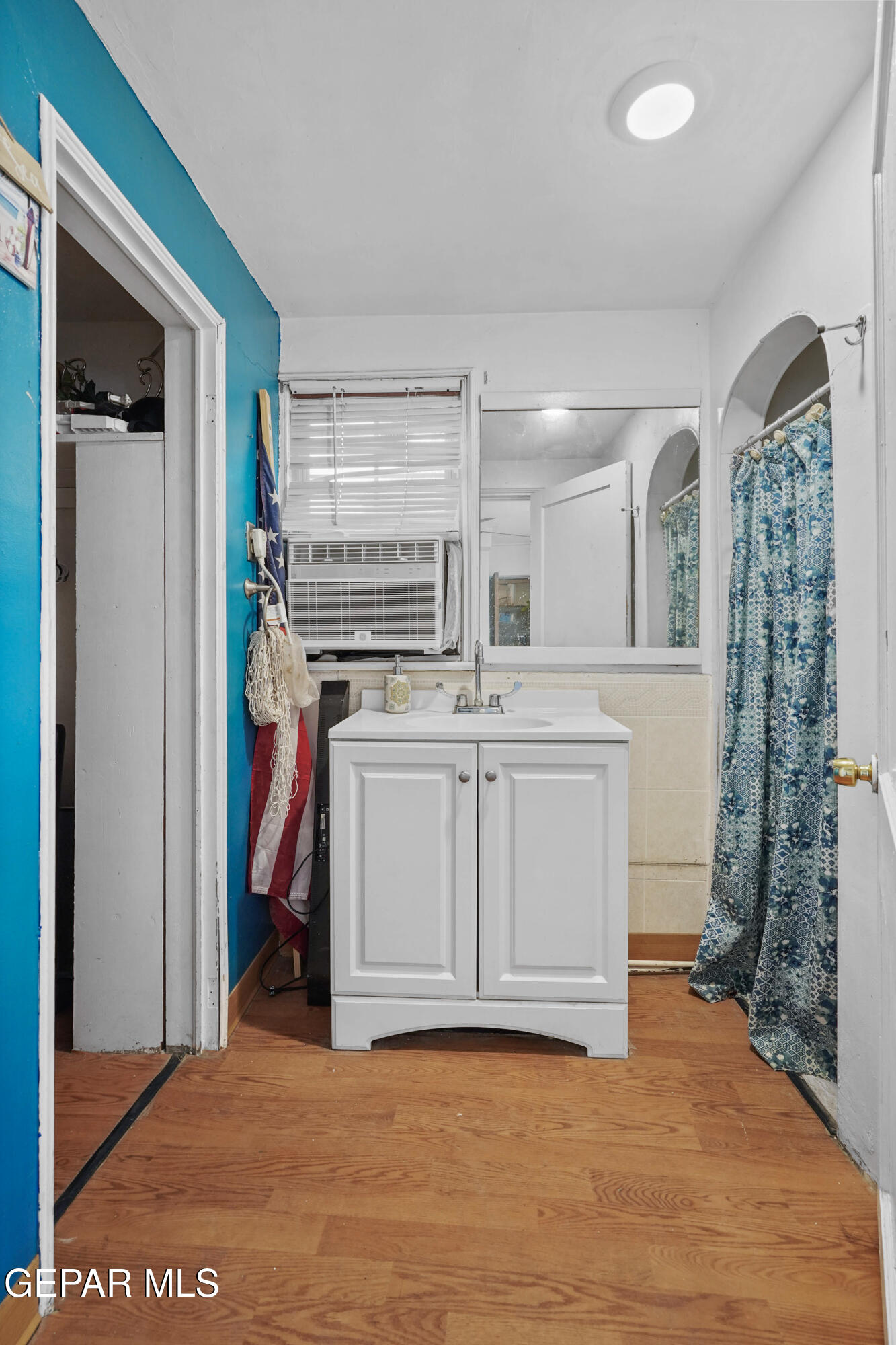 146 Croom Road El Paso, TX 79915 - Photo 47 of 54 a view of a kitchen with washer and dryer