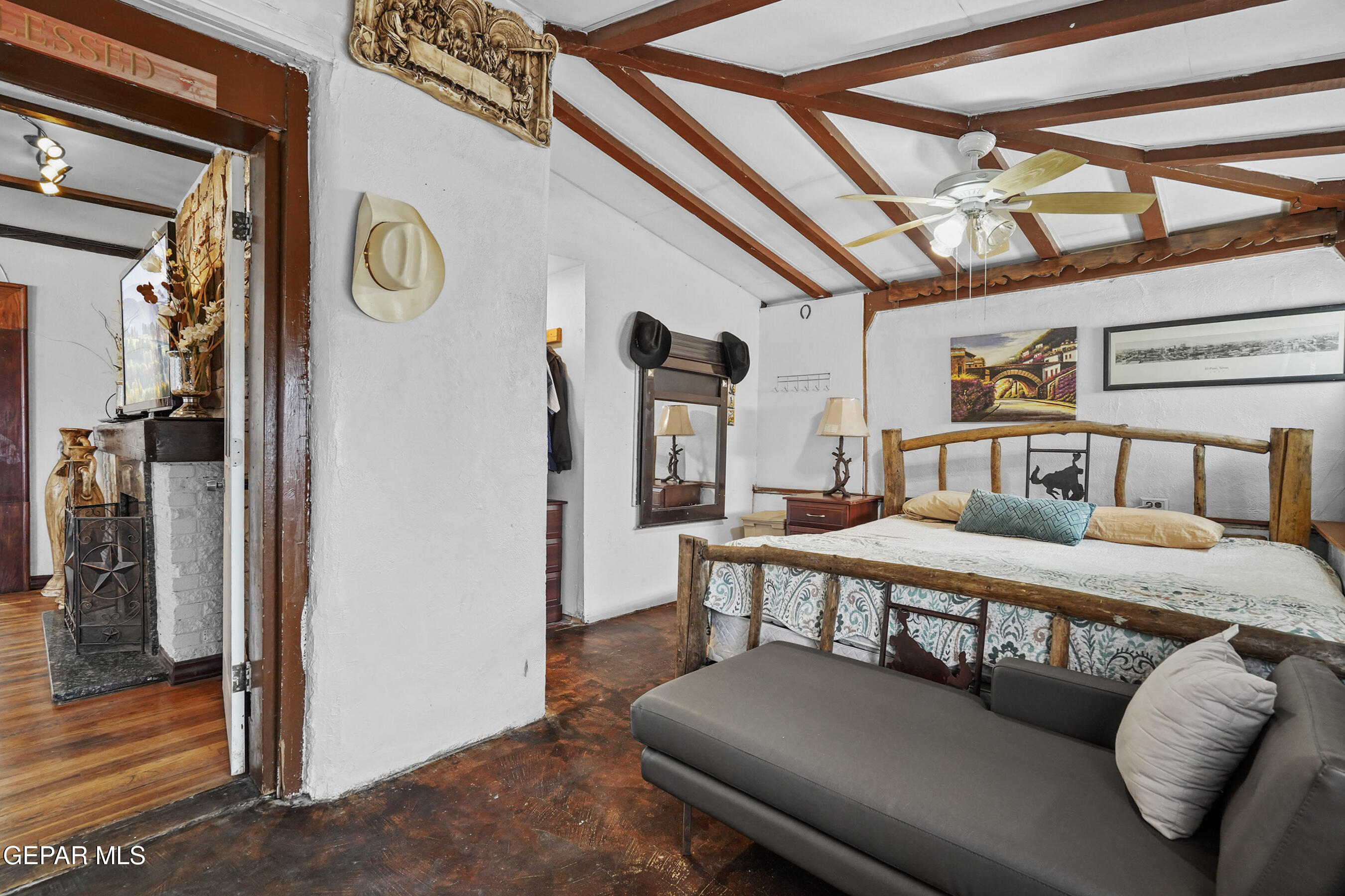 146 Croom Road El Paso, TX 79915 - Photo 10 of 54 a living room with furniture and a table