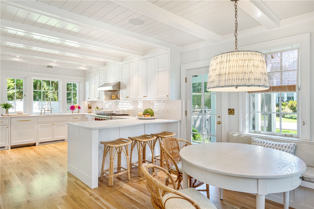 11 Chachapacasset Road Barrington, RI 02806 - Photo 3 of 31
