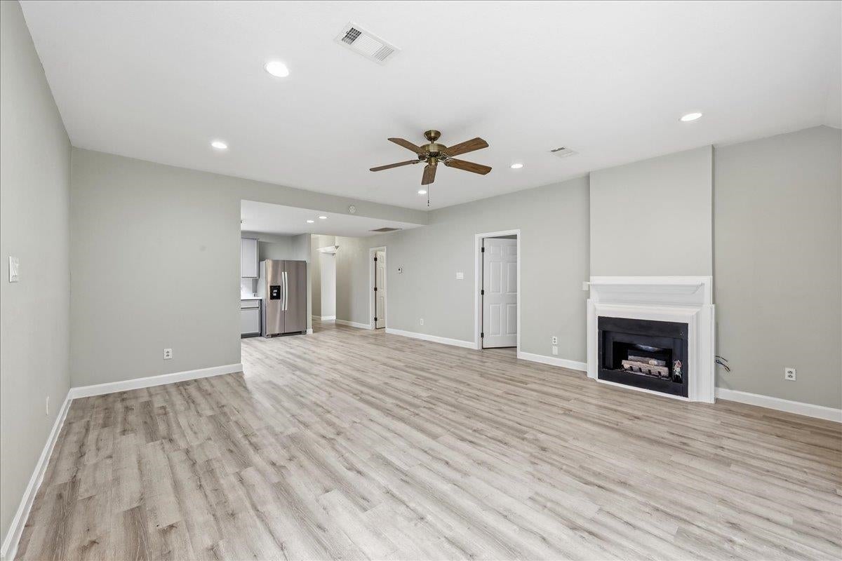 7215 Pleasant Bend Drive Beaumont, TX 77708 - Photo 5 of 34 Gallery Image 5