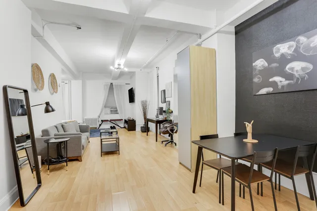 $750,000 | 56 Court Street, Unit 2B | Brooklyn Heights