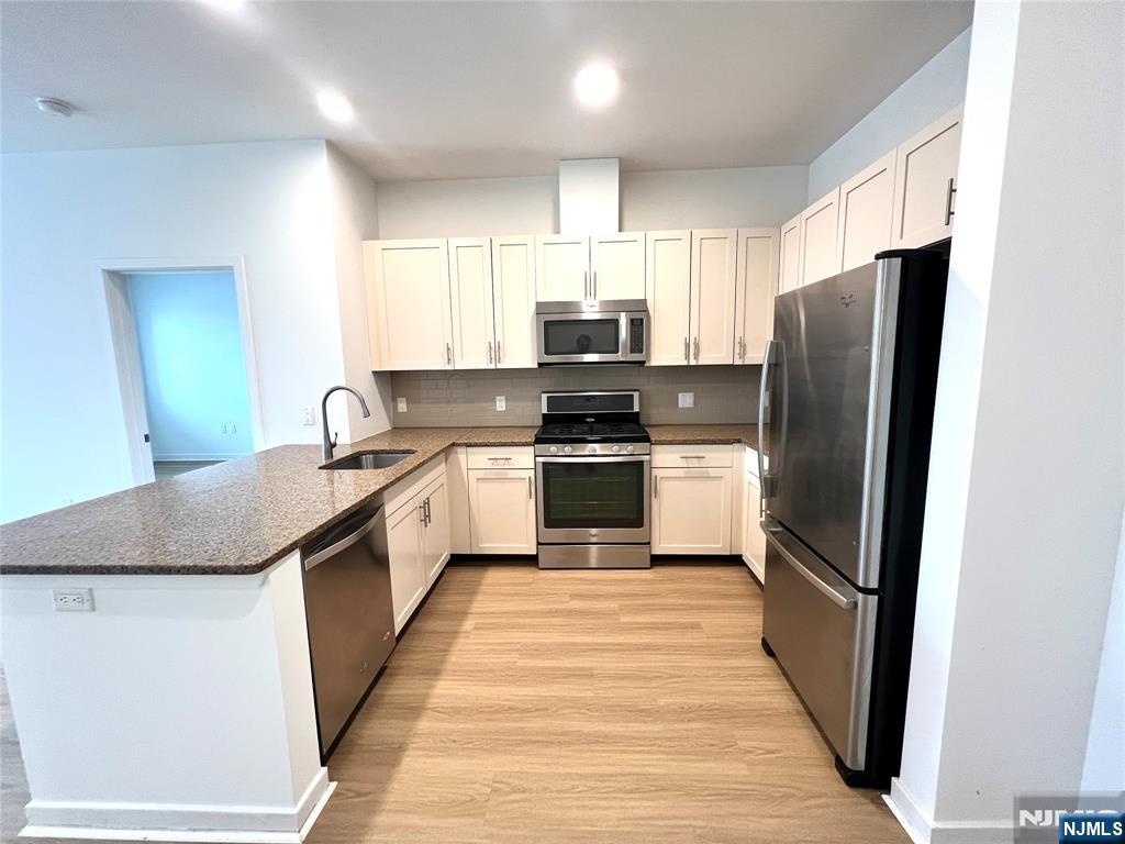 2050 North Central Road, Unit 606 Fort Lee, NJ 07024 - Photo 2 of 12