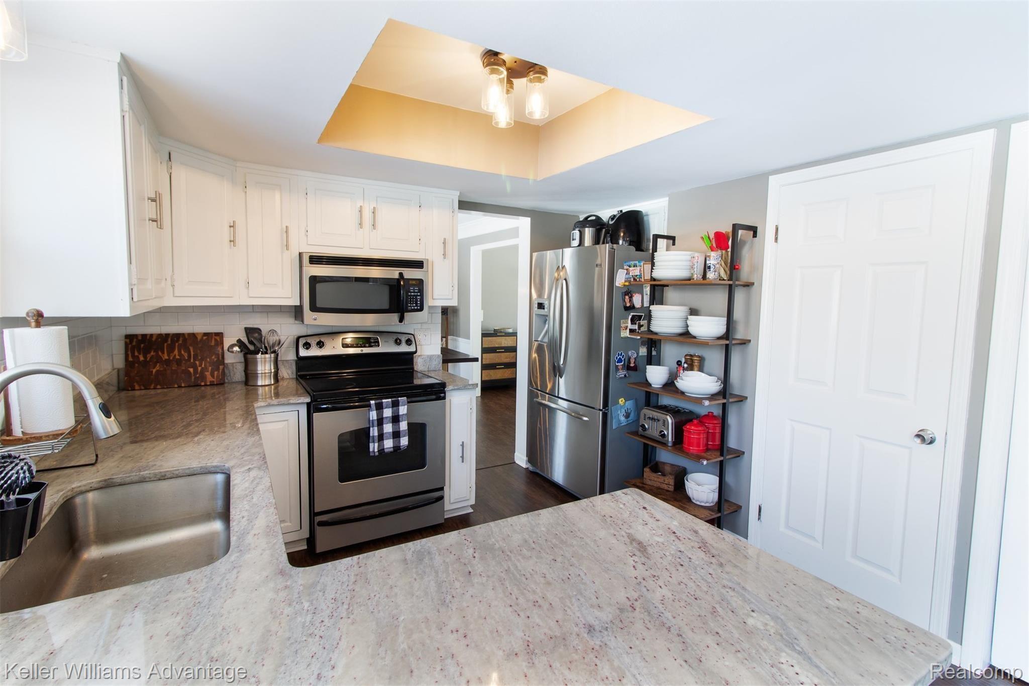 2376 Rancroft Beat Rochester, MI 48306 - Photo 16 of 48 RancroftBeat_2376_Kitchen_02.jpg