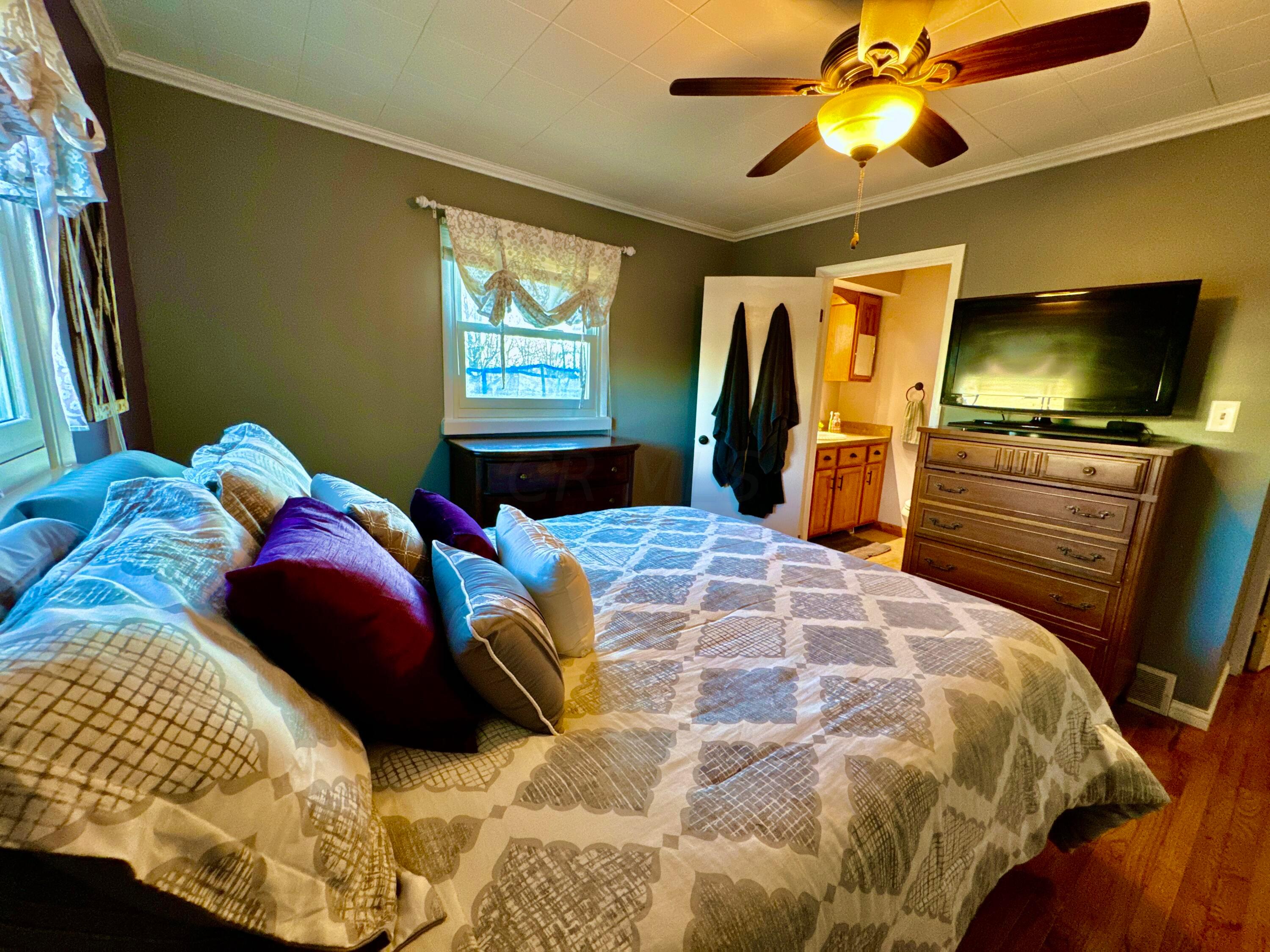 1591 Coonpath Road Northeast Lancaster, OH 43130 - Photo 8 of 50 Primary Suite