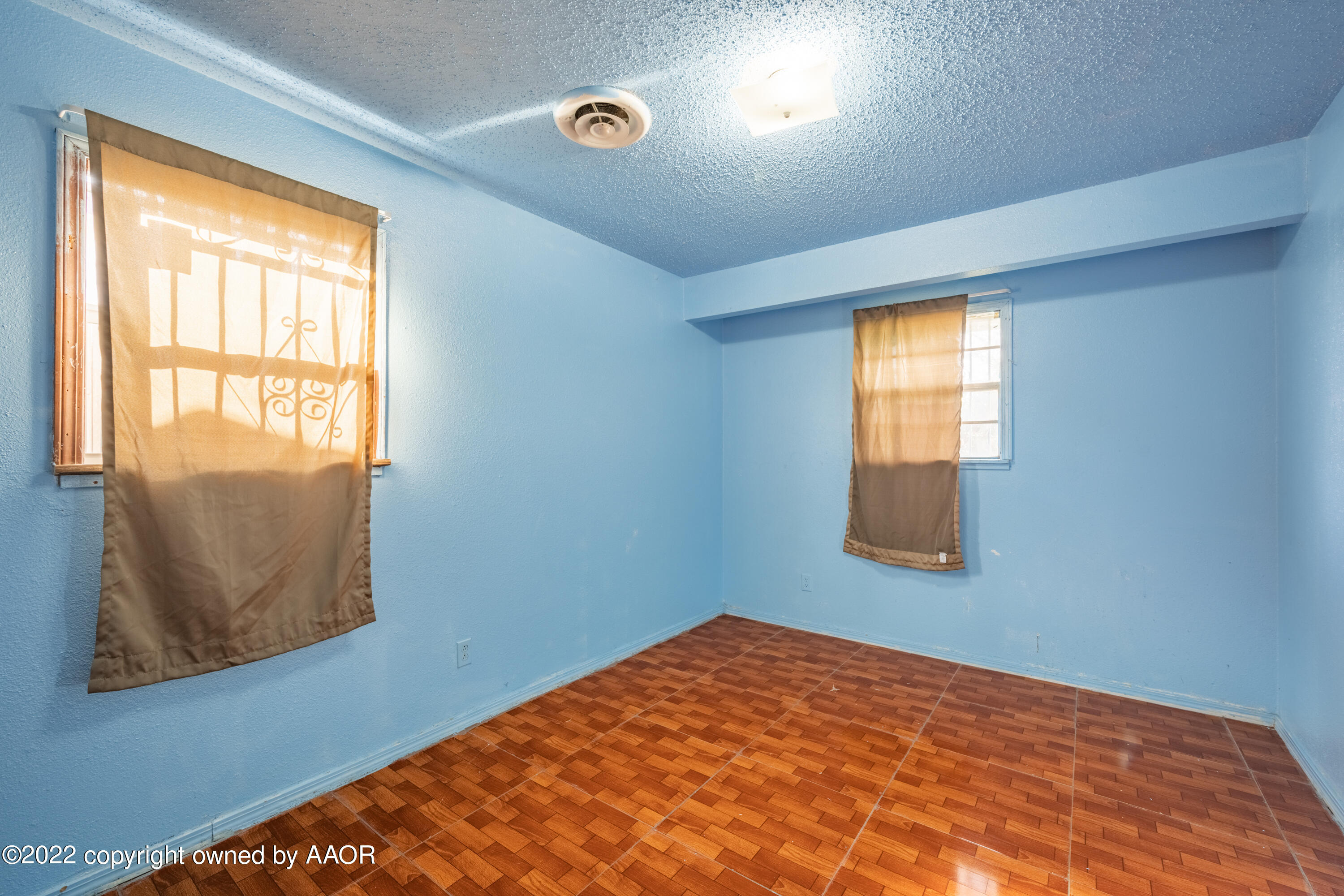 920 Heather Street Amarillo, TX 79107 - Photo 12 of 23 a view of a room with wooden floor and windows