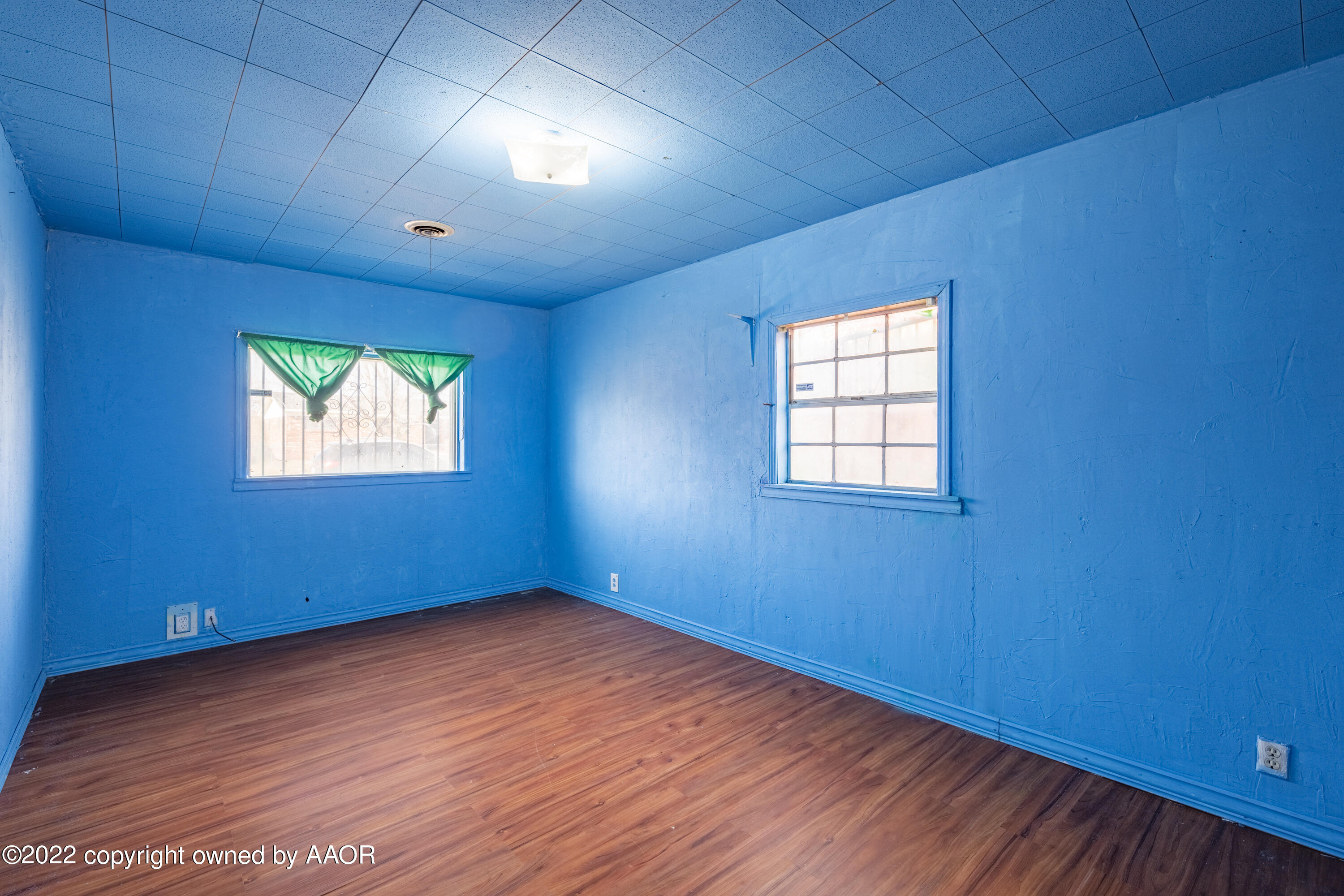 920 Heather Street Amarillo, TX 79107 - Photo 18 of 23 an empty room with wooden floor and windows