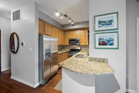 $385,000 | 3232 North Halsted Street, Unit D407, Chicago, IL 60657
