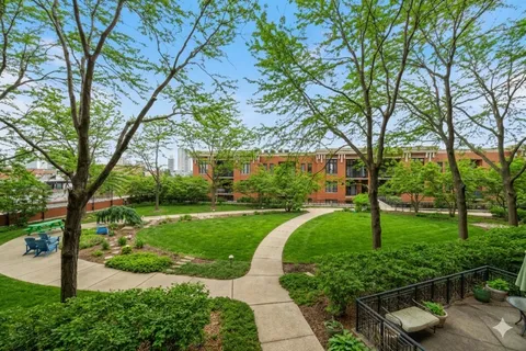 $385,000 | 3232 North Halsted Street, Unit D407, Chicago, IL 60657