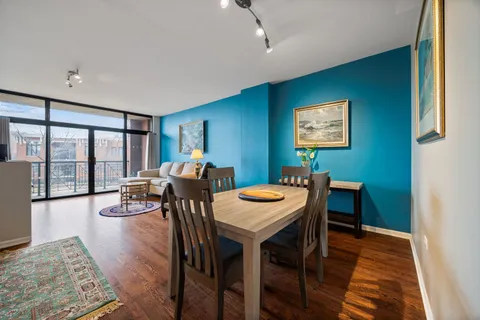 $385,000 | 3232 North Halsted Street, Unit D407, Chicago, IL 60657