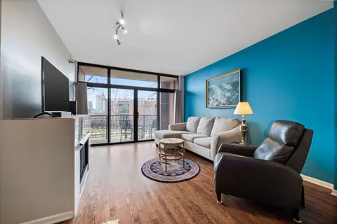 $385,000 | 3232 North Halsted Street, Unit D407, Chicago, IL 60657
