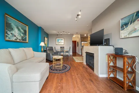 $385,000 | 3232 North Halsted Street, Unit D407, Chicago, IL 60657