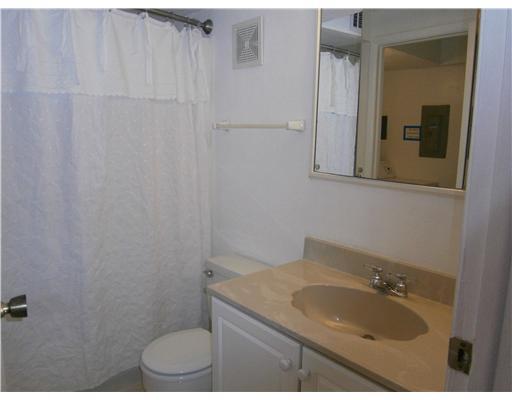 321 Ridge Point Circle, Unit B21 Bridgeville, PA 15017 - Photo 7 of 10 Full Bath.