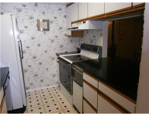 321 Ridge Point Circle, Unit B21 Bridgeville, PA 15017 - Photo 9 of 10 Kitchen.