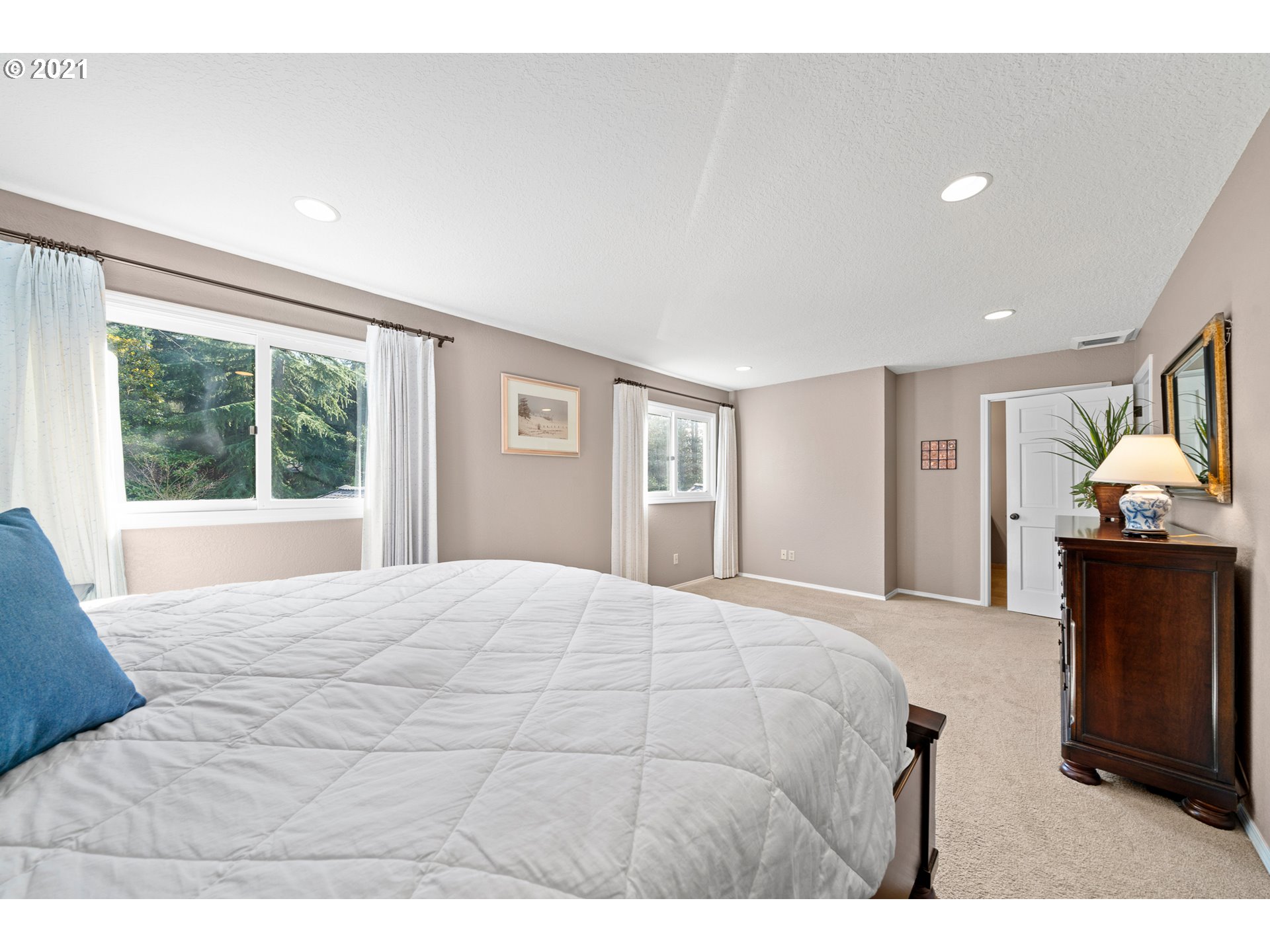 413 Southwest 70th Terrace Portland, OR 97225 - Photo 19 of 32 Gallery Image 19