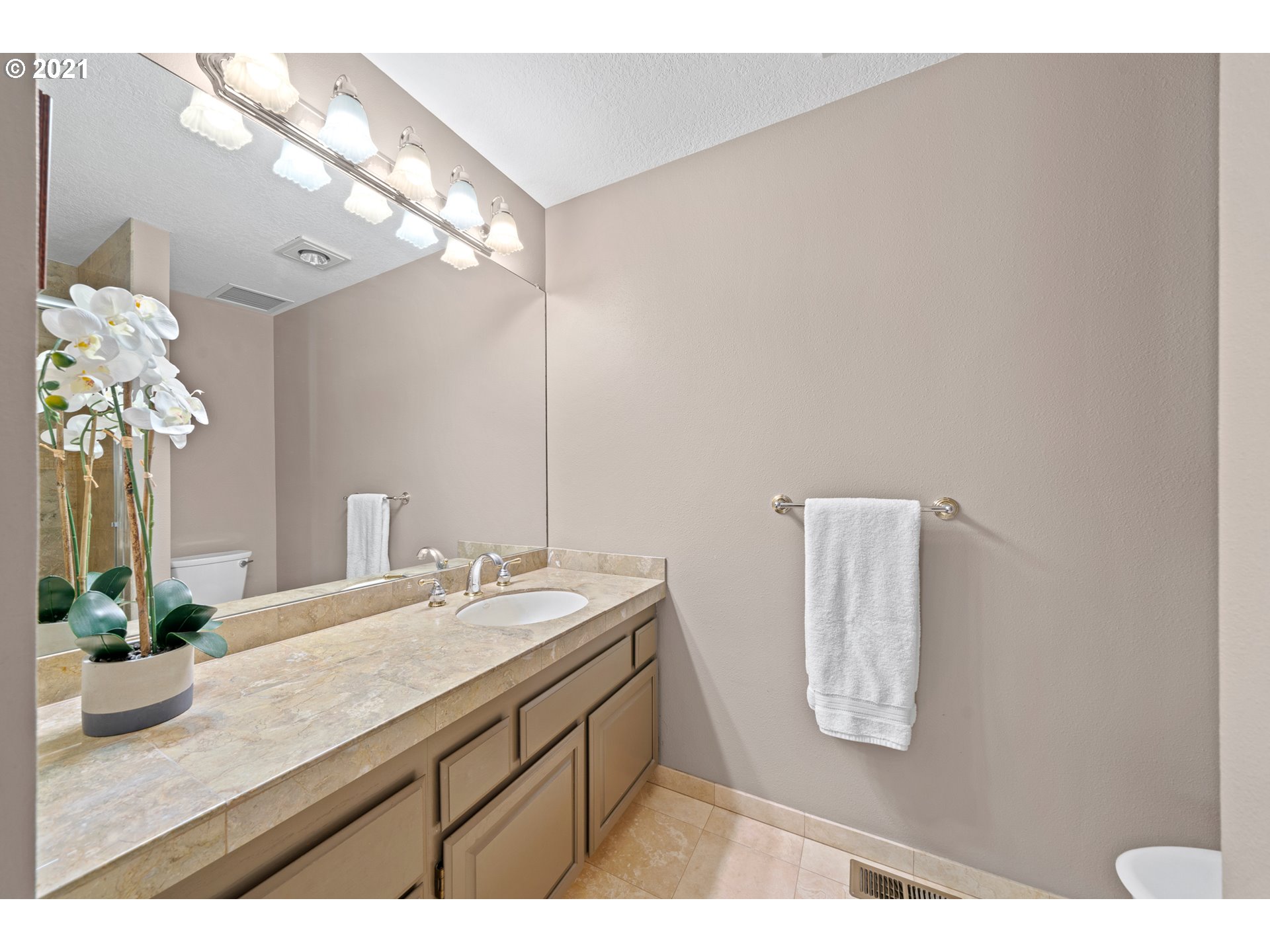 413 Southwest 70th Terrace Portland, OR 97225 - Photo 21 of 32 Gallery Image 21
