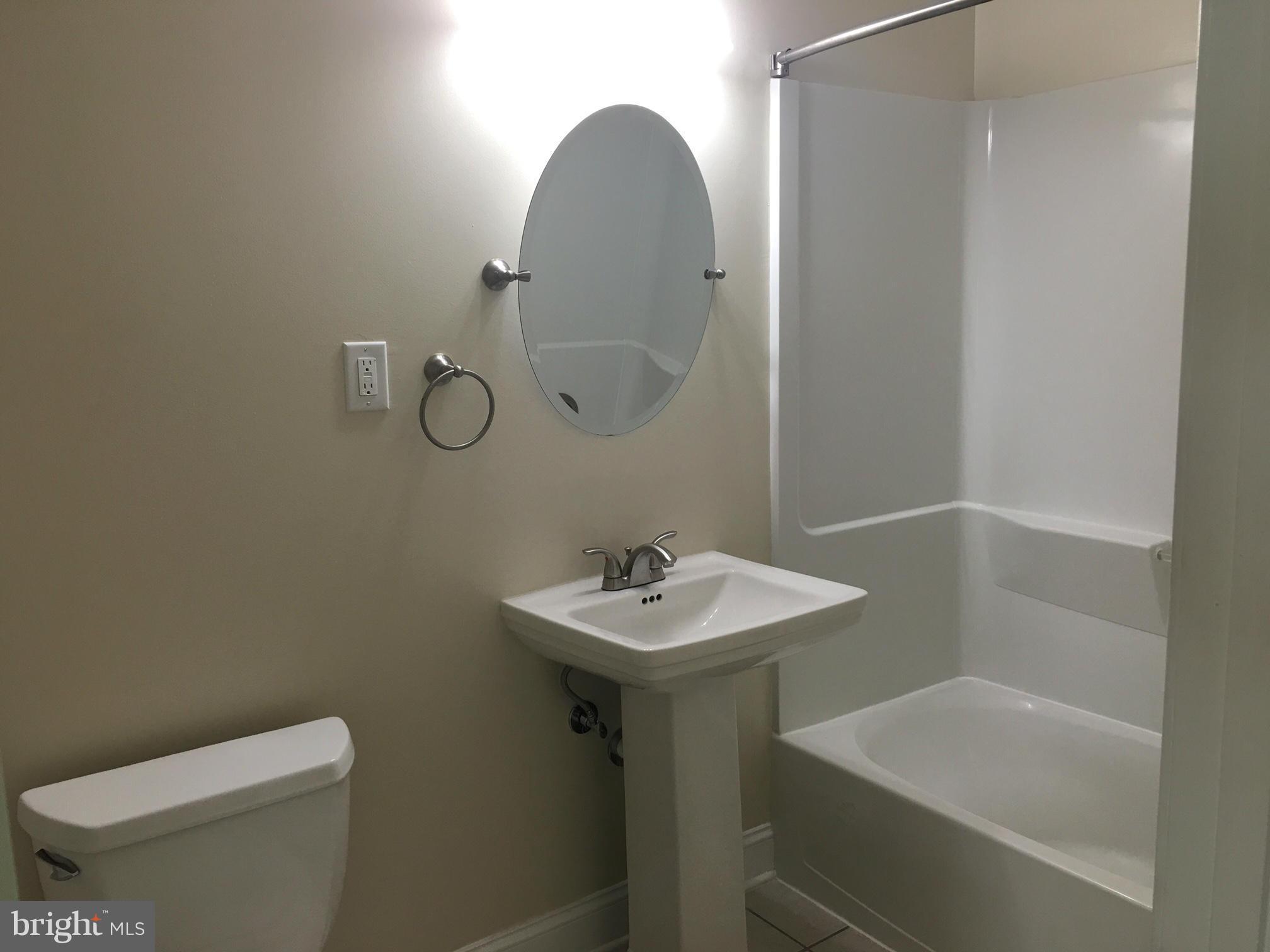 2380 Southgate Square Reston, VA 20191 - Photo 11 of 14 Full bath on the upper level. Spacious & updated.