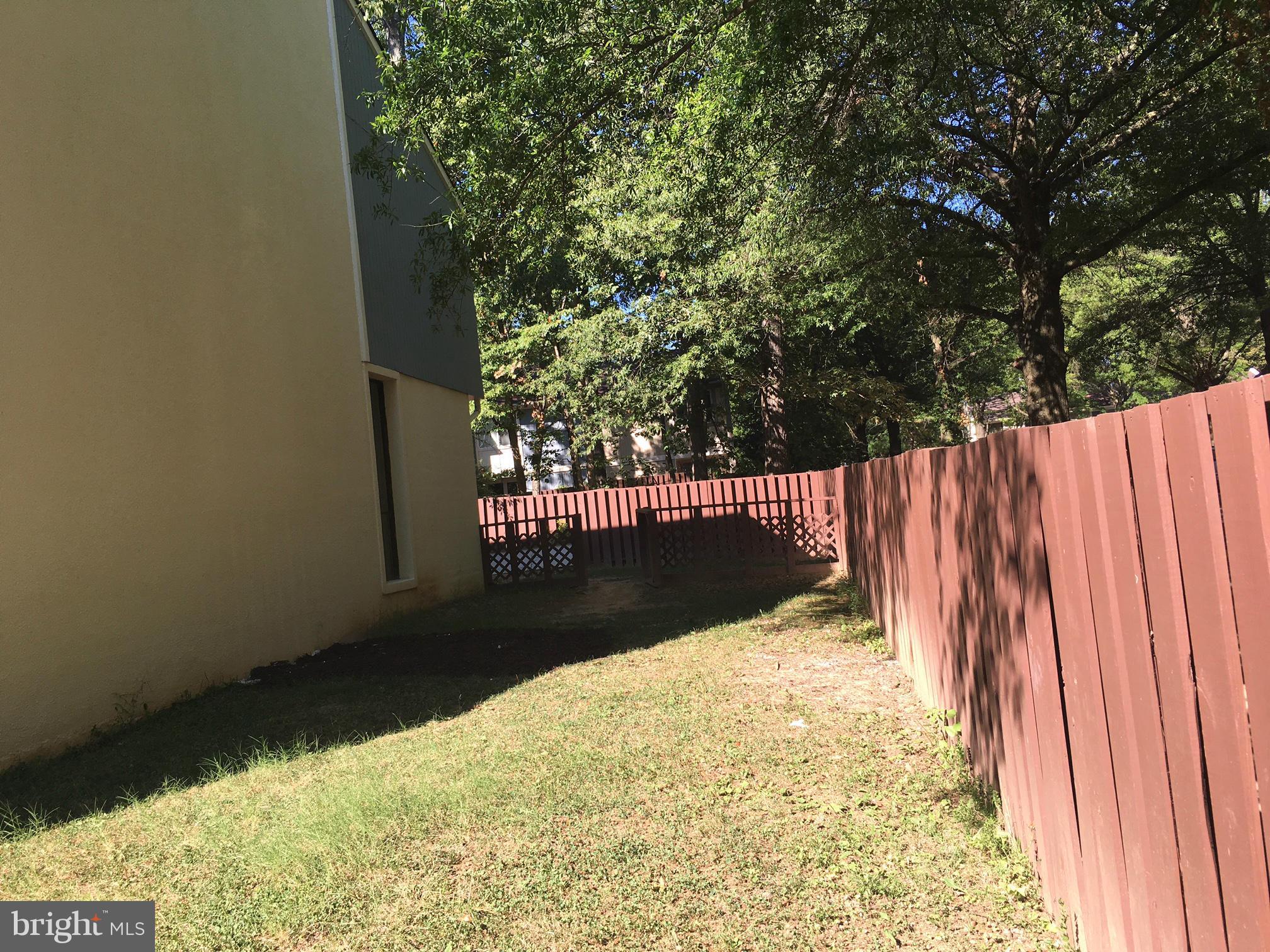 2380 Southgate Square Reston, VA 20191 - Photo 4 of 14 This is the side yard! Huge fenced in space!