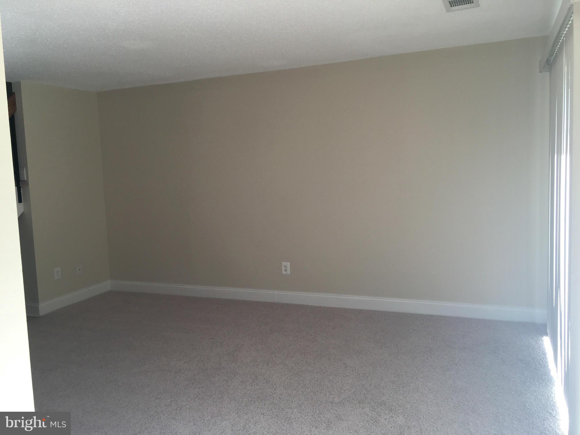 2380 Southgate Square Reston, VA 20191 - Photo 7 of 14 Gracious master w/ walk in closet & ceiling fan