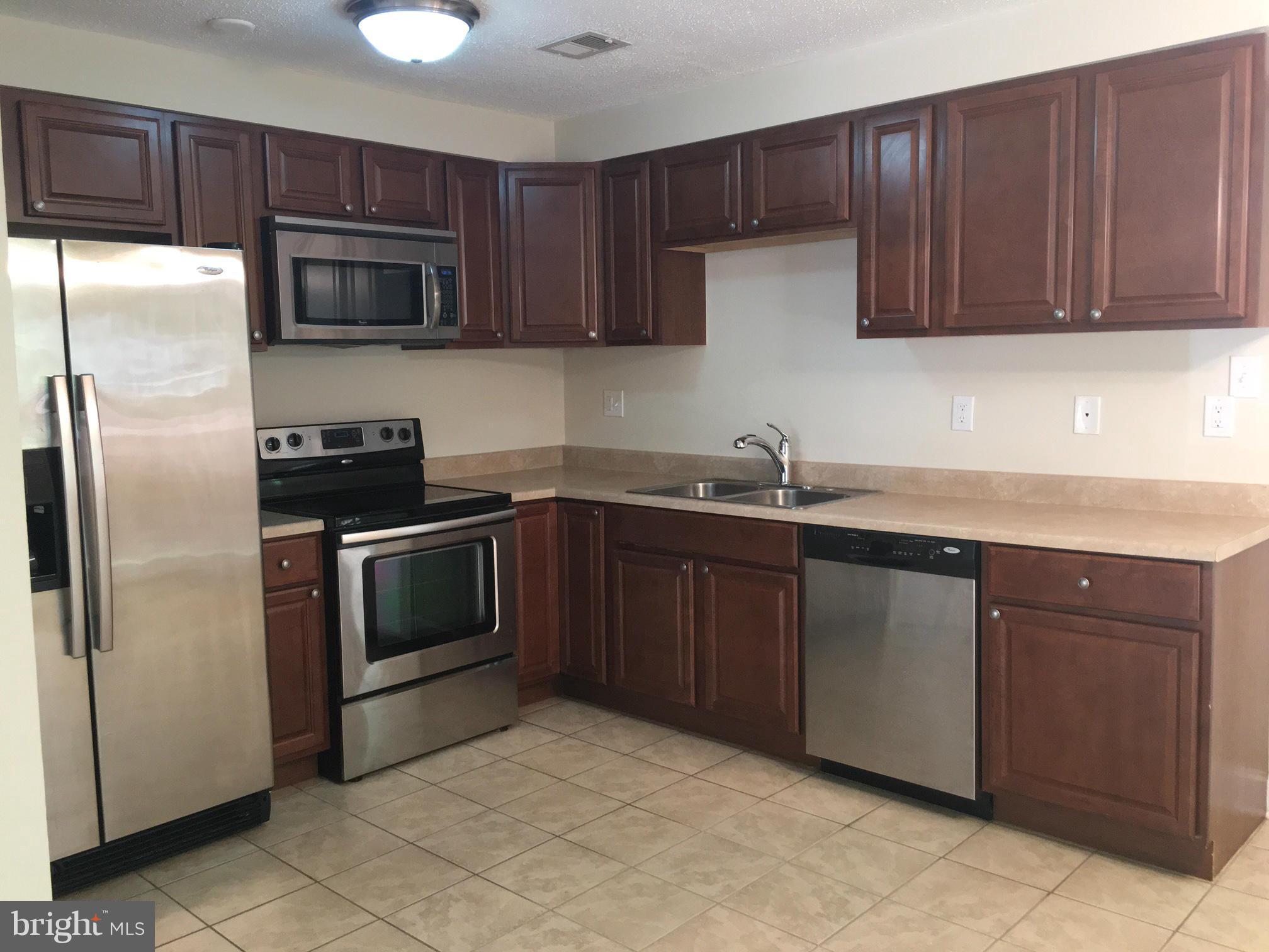 2380 Southgate Square Reston, VA 20191 - Photo 9 of 14 Spacious & updated. Stainless steel & granite!
