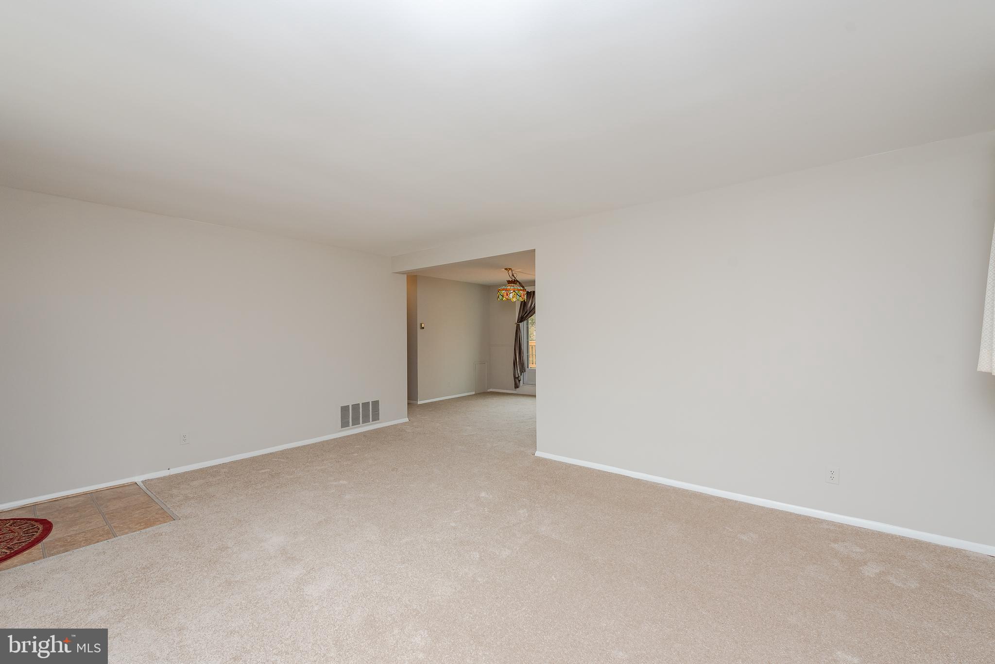 8808 Spring Road Baltimore, MD 21234 - Photo 8 of 39 Living Room