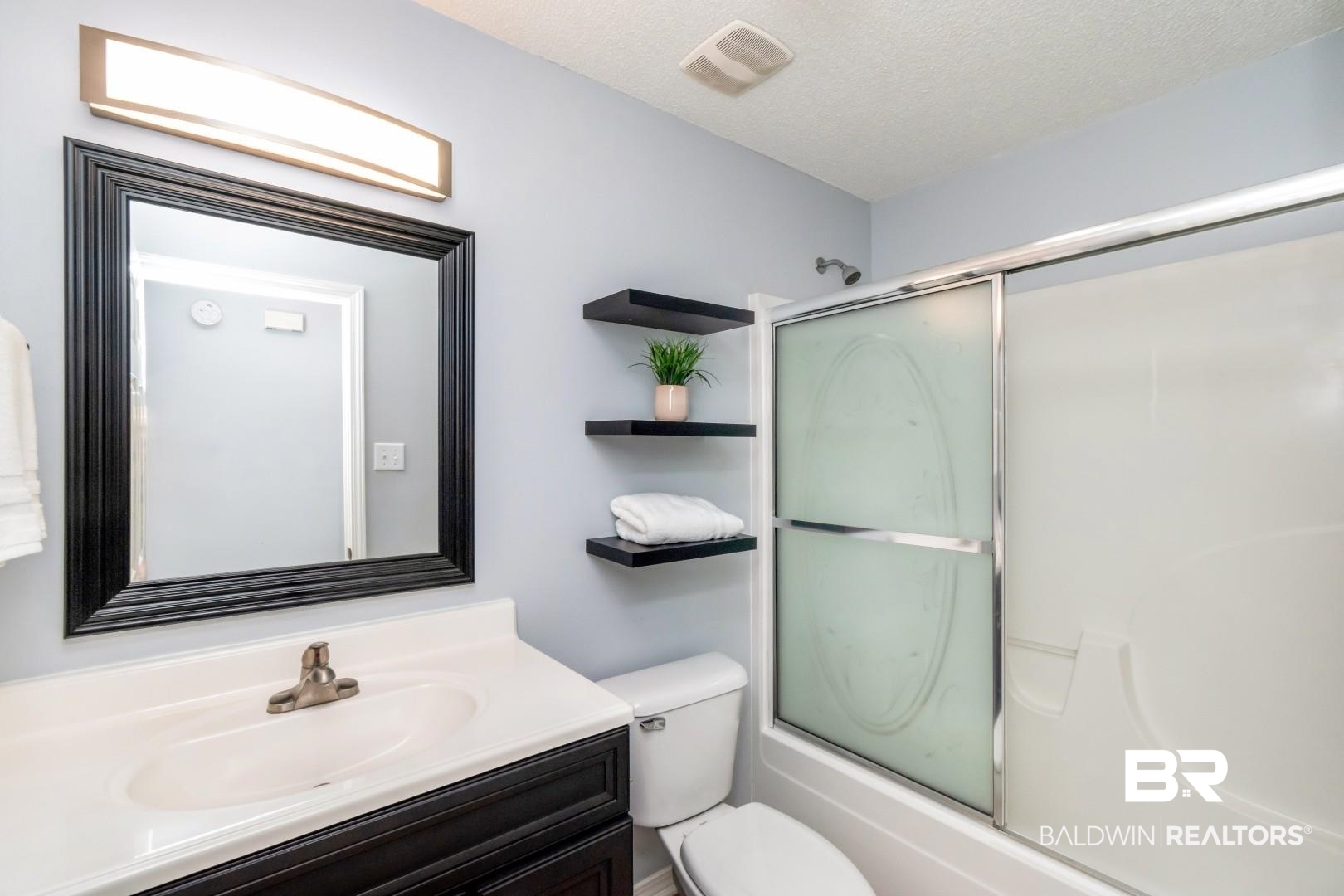 2136 Spring Grove Court Mobile, AL 36695 - Photo 24 of 38 Bathroom