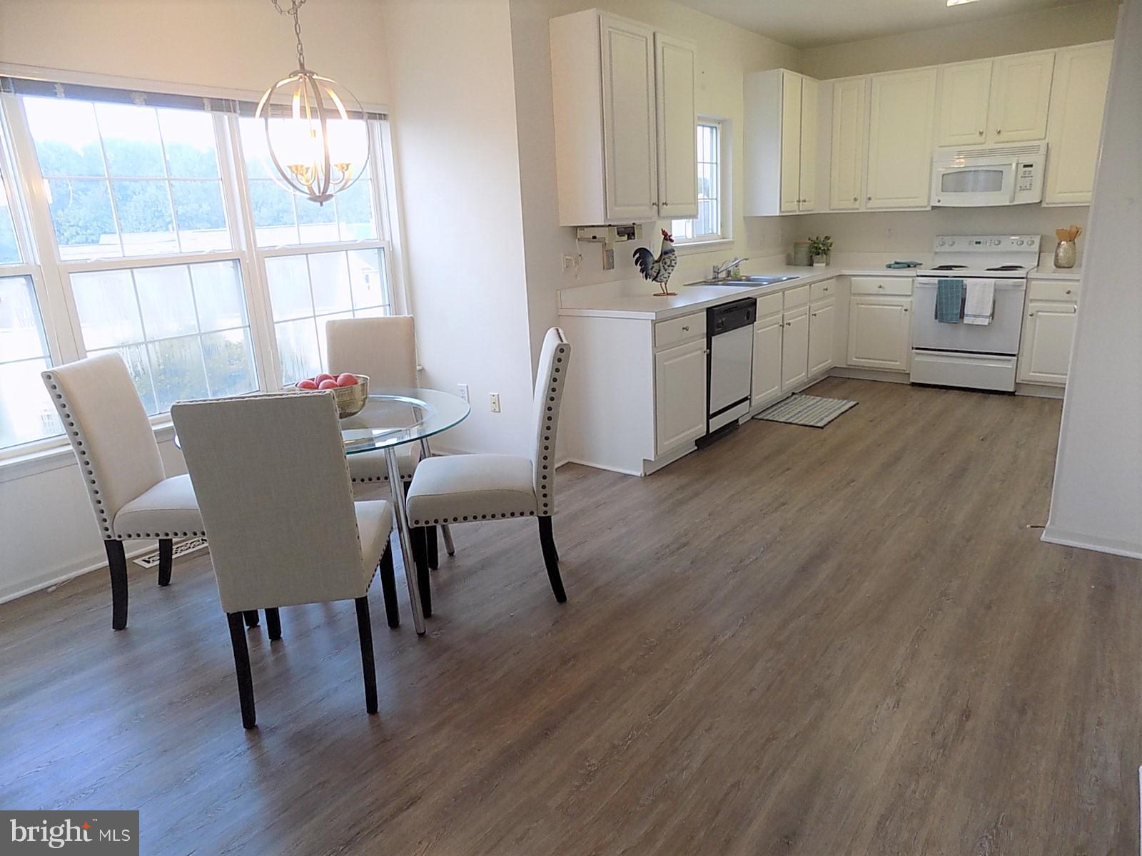 9 Summit Ridge Court Germantown, MD 20874 - Photo 11 of 29 Eat in area