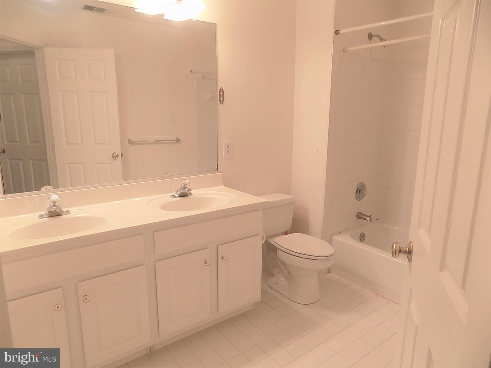9 Summit Ridge Court Germantown, MD 20874 - Photo 22 of 29 Full Bath upper level