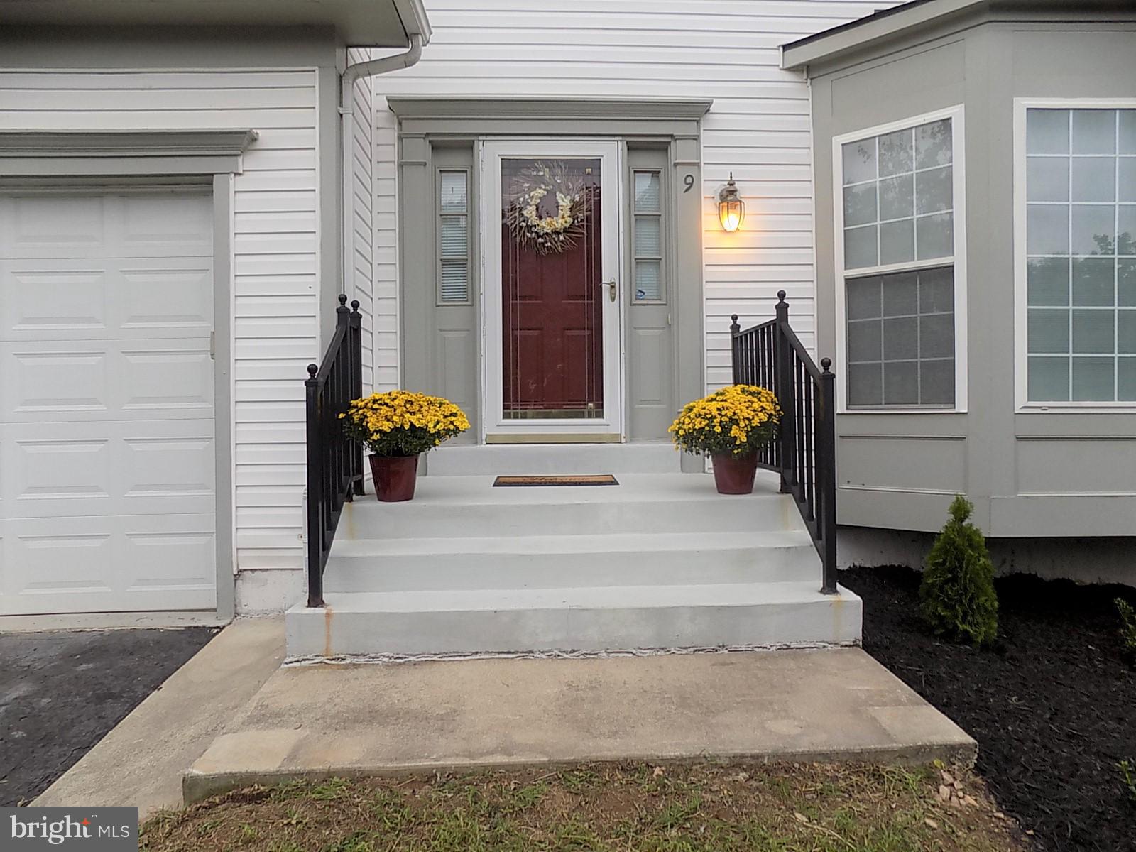 9 Summit Ridge Court Germantown, MD 20874 - Photo 4 of 29 Exterior (Front)