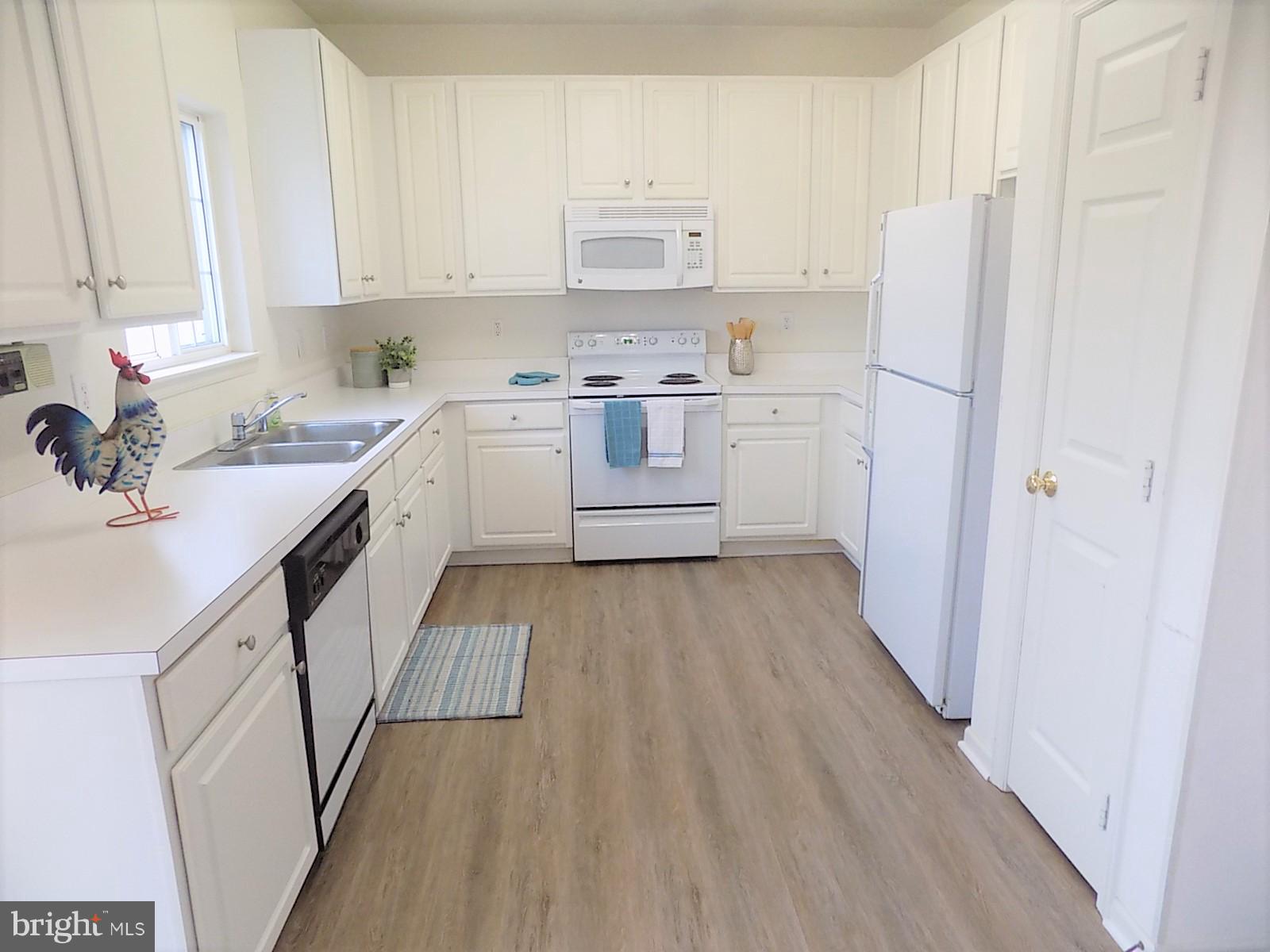 9 Summit Ridge Court Germantown, MD 20874 - Photo 10 of 29 Kitchen