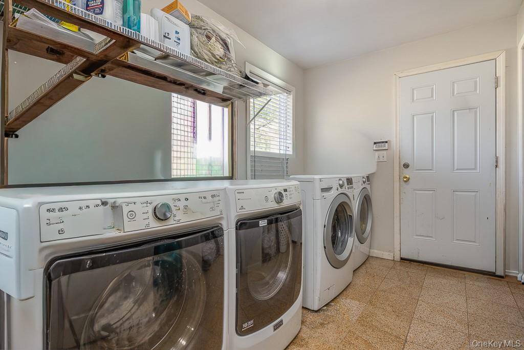 85 York Road Bloomingburg, NY 12721 - Photo 22 of 32 a utility room with dryer and washer