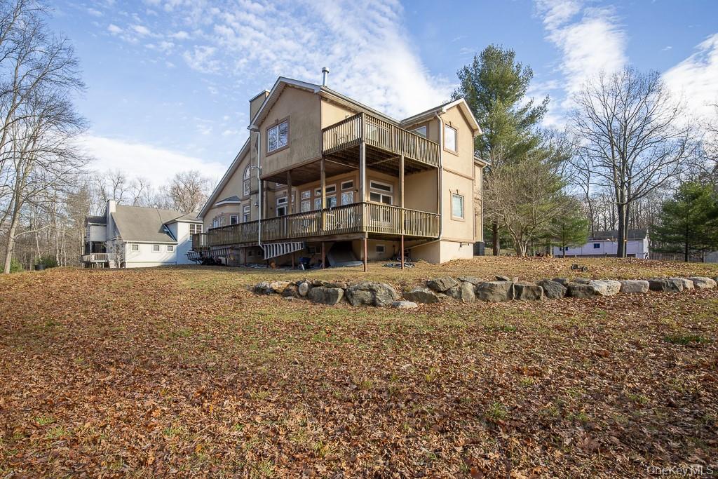 85 York Road Bloomingburg, NY 12721 - Photo 6 of 32 a view of a house with a yard