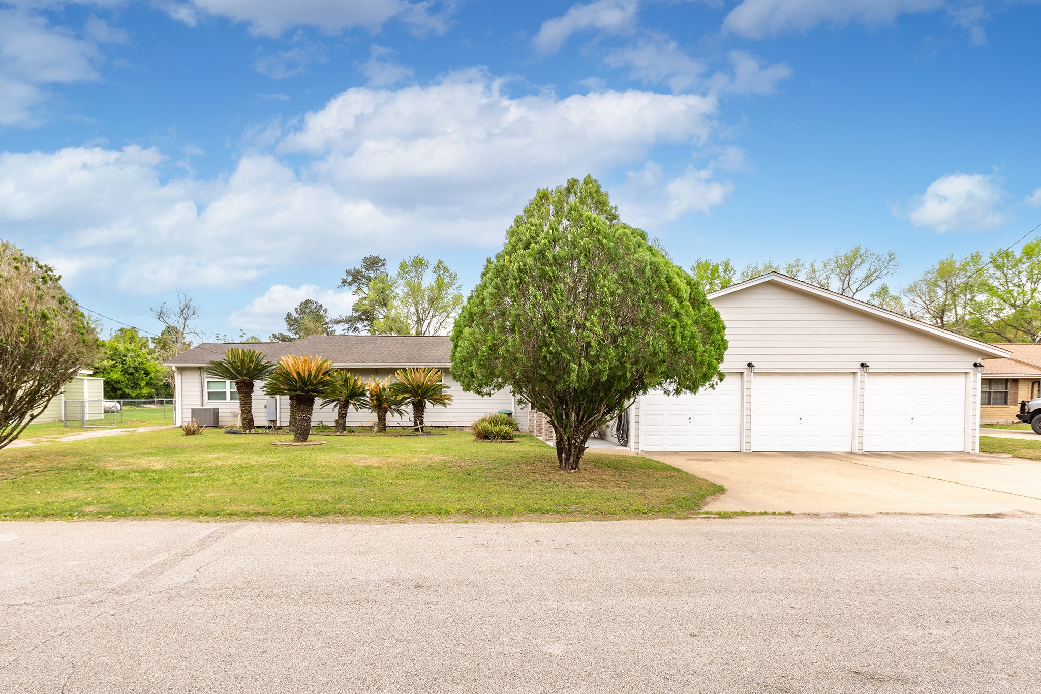53 County Road 147 Liberty, TX 77575 - Photo 4 of 48