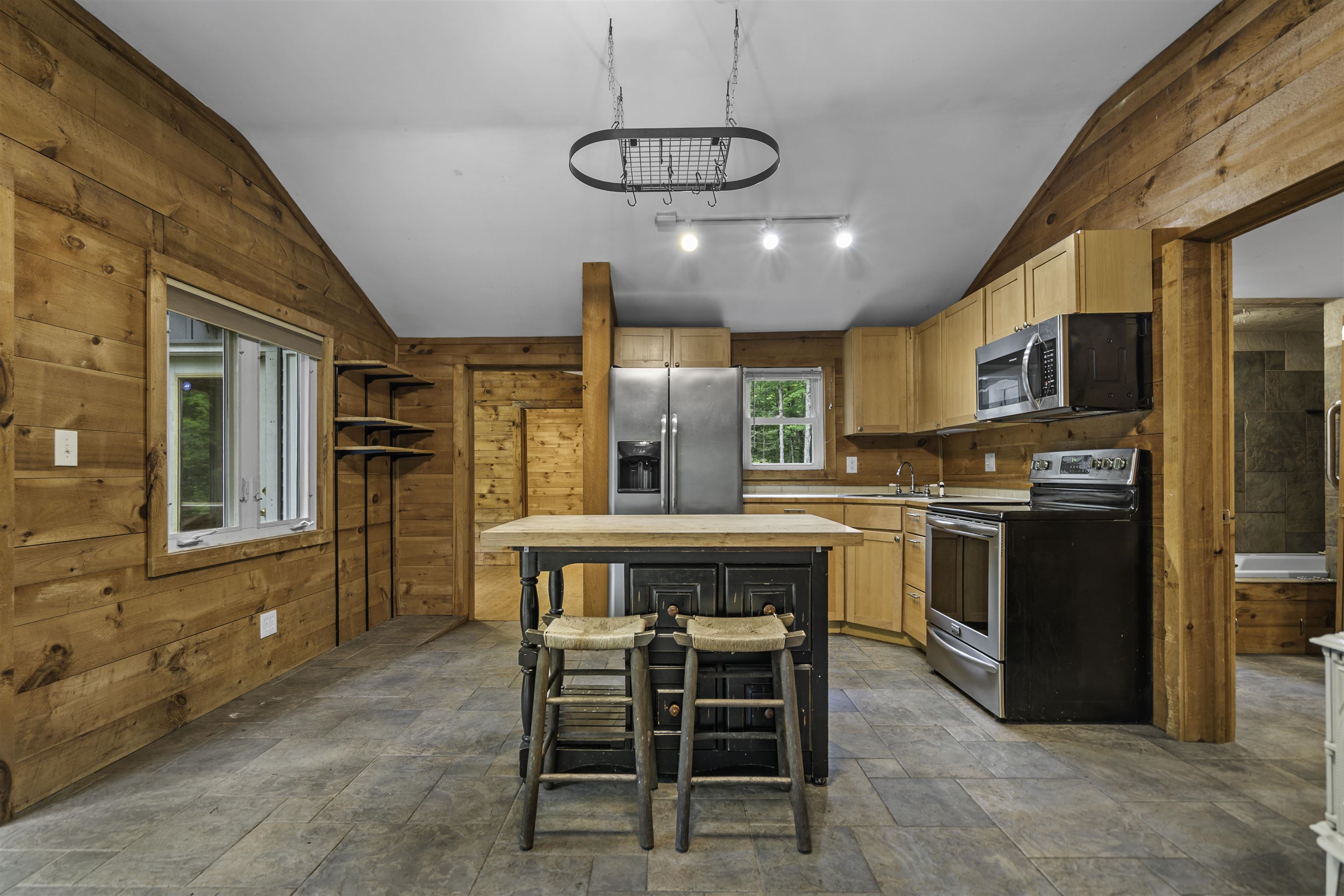 566 Beard Road Hillsborough, NH 03244 - Photo 7 of 27