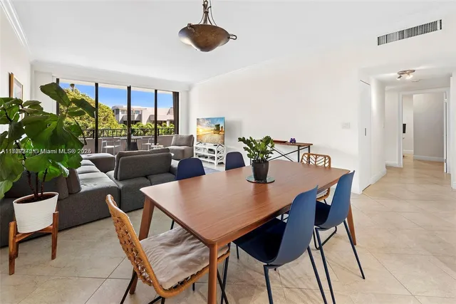 $1,150,000 | 151 Crandon Boulevard, Unit 320, Key Biscayne, FL 33149