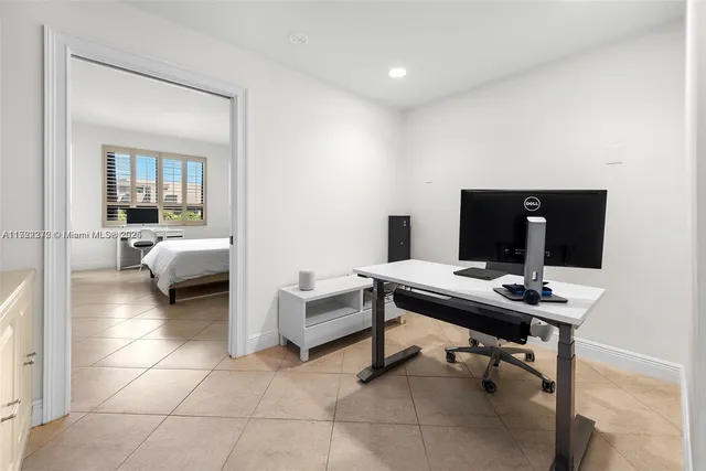 $1,150,000 | 151 Crandon Boulevard, Unit 320, Key Biscayne, FL 33149