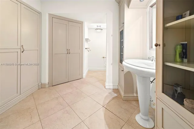 $1,150,000 | 151 Crandon Boulevard, Unit 320, Key Biscayne, FL 33149