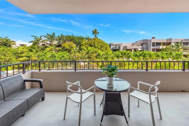 $1,150,000 | 151 Crandon Boulevard, Unit 320, Key Biscayne, FL 33149