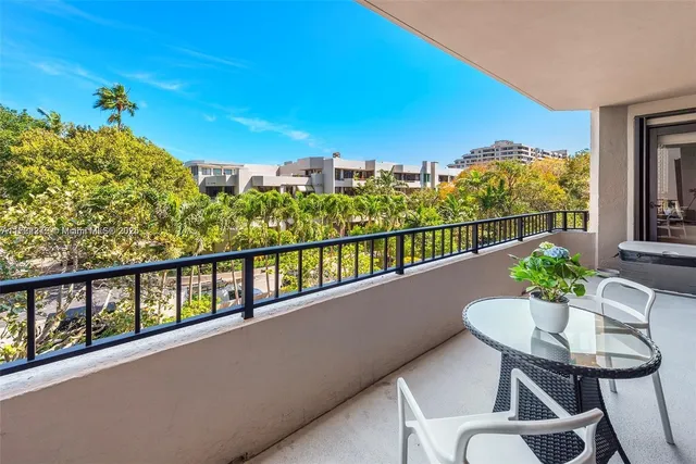 $1,150,000 | 151 Crandon Boulevard, Unit 320, Key Biscayne, FL 33149