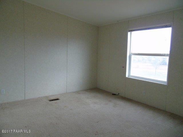 2480 East View Ridge Road Rimrock, AZ 86335 - Photo 13 of 20 an empty room with a window