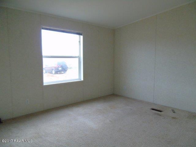 2480 East View Ridge Road Rimrock, AZ 86335 - Photo 14 of 20 an empty room with a window