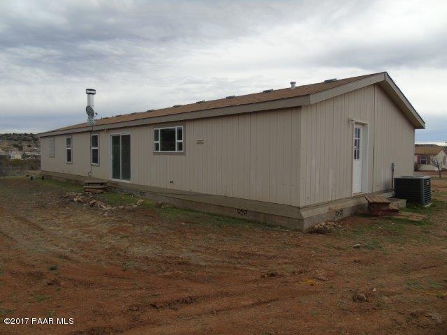 2480 East View Ridge Road Rimrock, AZ 86335 - Photo 19 of 20 a view of a garage