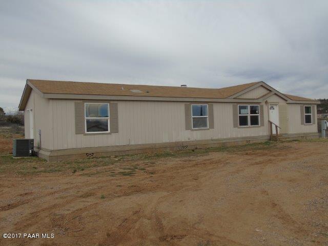 2480 East View Ridge Road Rimrock, AZ 86335 - Photo 3 of 20 a view of a house with a backyard
