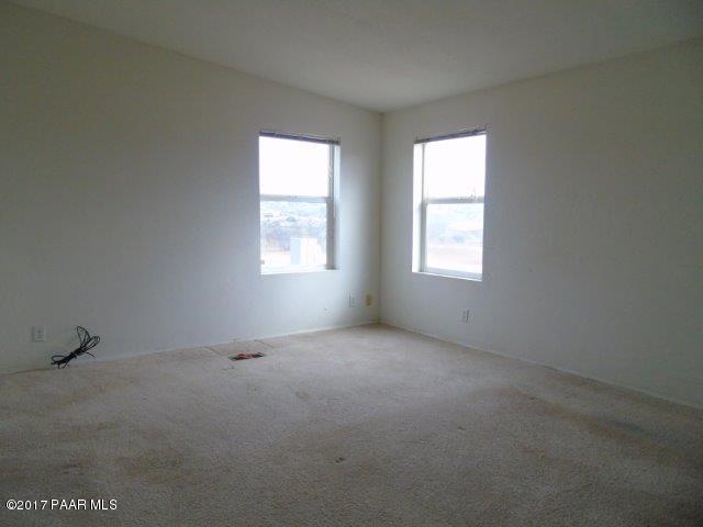 2480 East View Ridge Road Rimrock, AZ 86335 - Photo 9 of 20 an empty room with windows