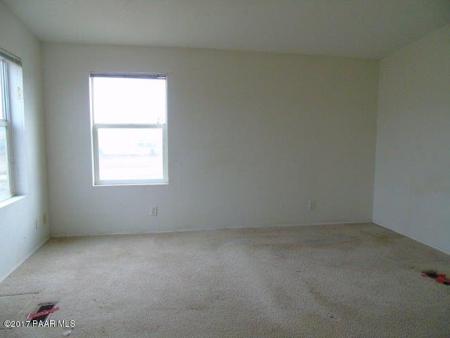 2480 East View Ridge Road Rimrock, AZ 86335 - Photo 10 of 20 an empty room with a window
