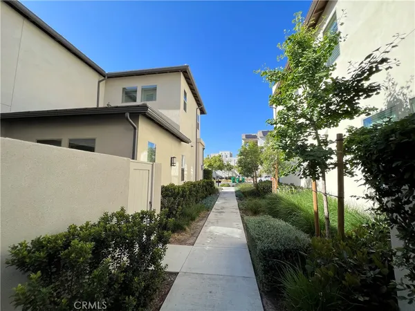 $5,250 | 110 Sculpture, Irvine, CA 92618