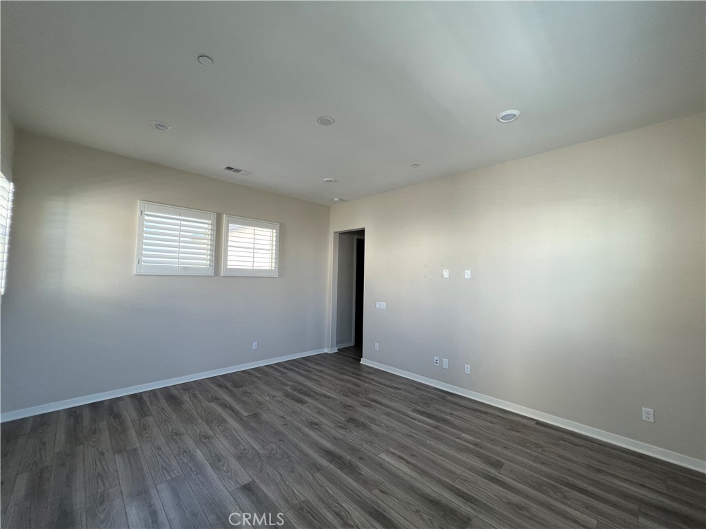 110 Sculpture Irvine, CA 92618 - Photo 19 of 37 an empty room with wooden floor and windows