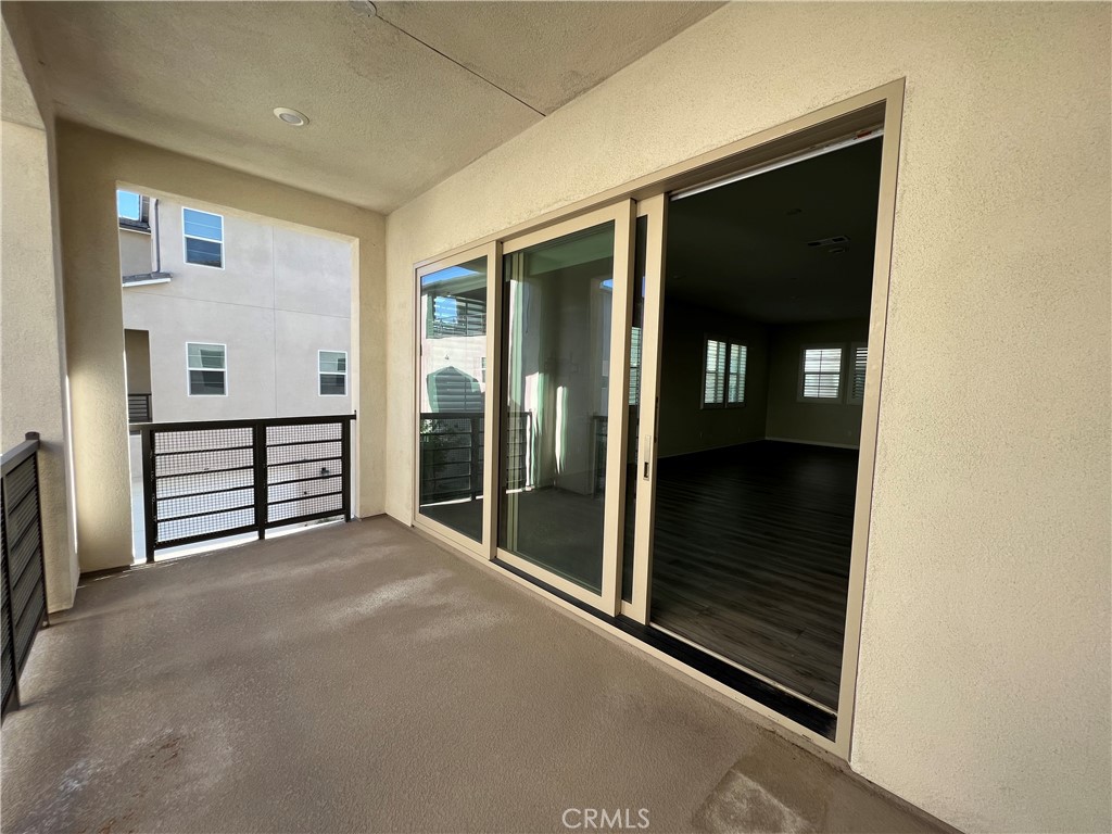 110 Sculpture Irvine, CA 92618 - Photo 27 of 37 a view of an empty room with closet and a window