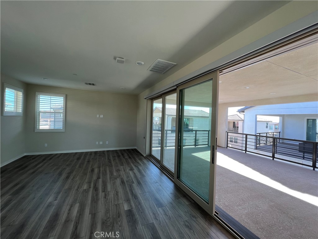 110 Sculpture Irvine, CA 92618 - Photo 29 of 37 an empty room with wooden floor and windows